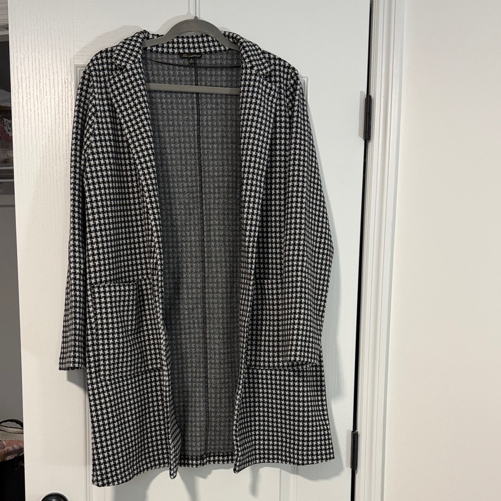 Shinestar Black and White Houndstooth Patterned Garment